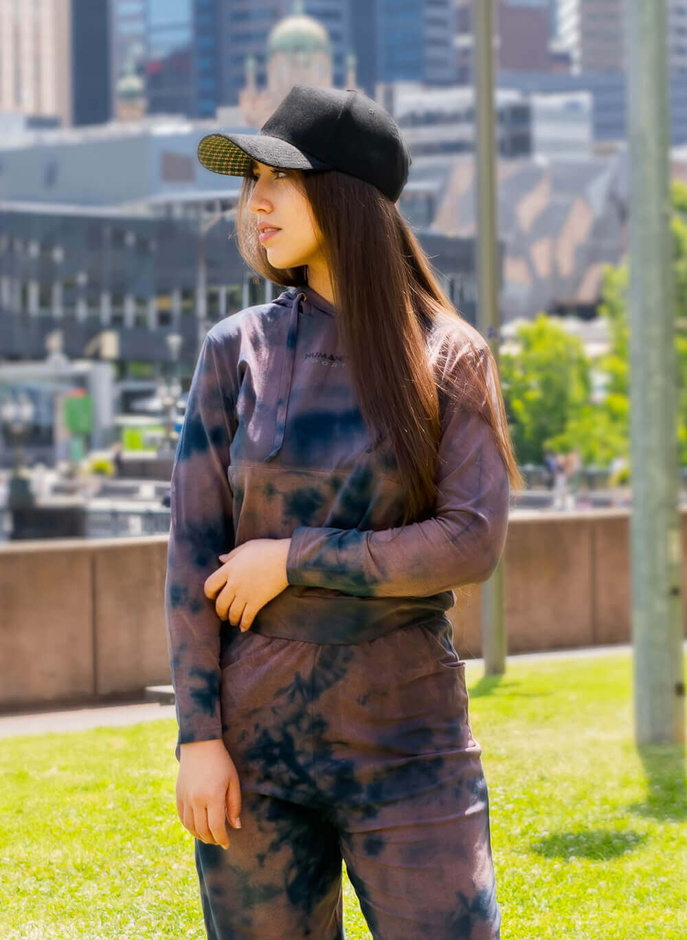how to wear tie dye joggers